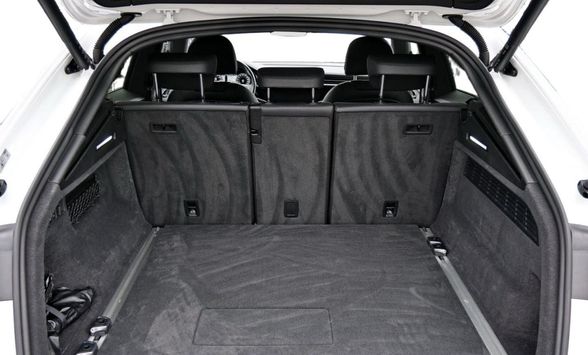 Audi Q8 55 TFSIe quattro - foto 17