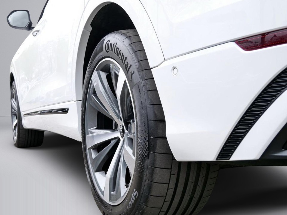 Audi Q8 55 TFSIe quattro - foto 18