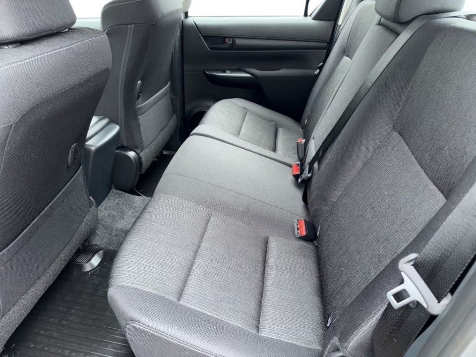 Toyota Hilux - foto 13