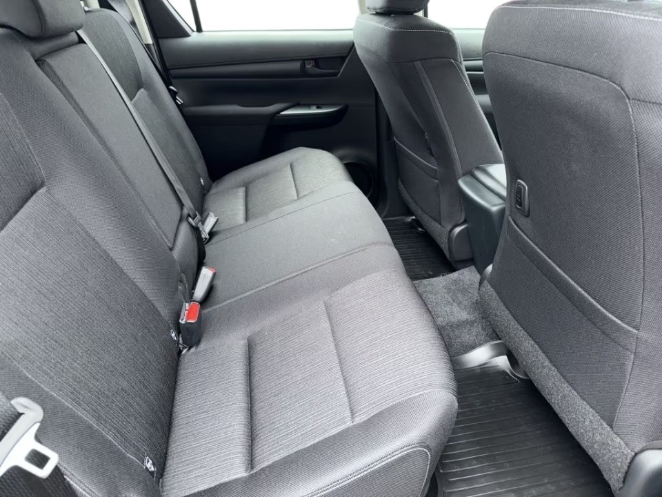Toyota Hilux - foto 12