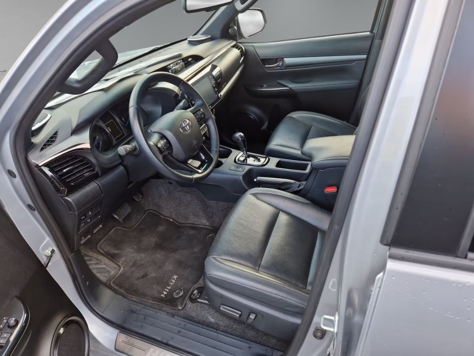 Toyota Hilux Invincible - foto 12