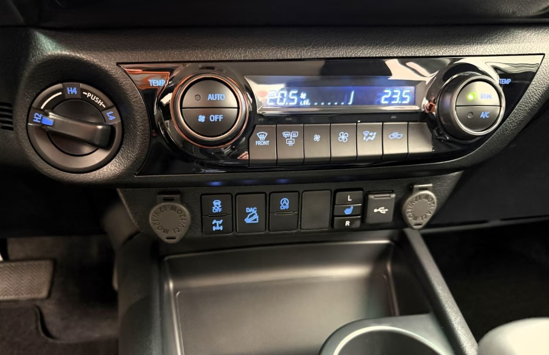 Toyota Hilux Executive - foto 17