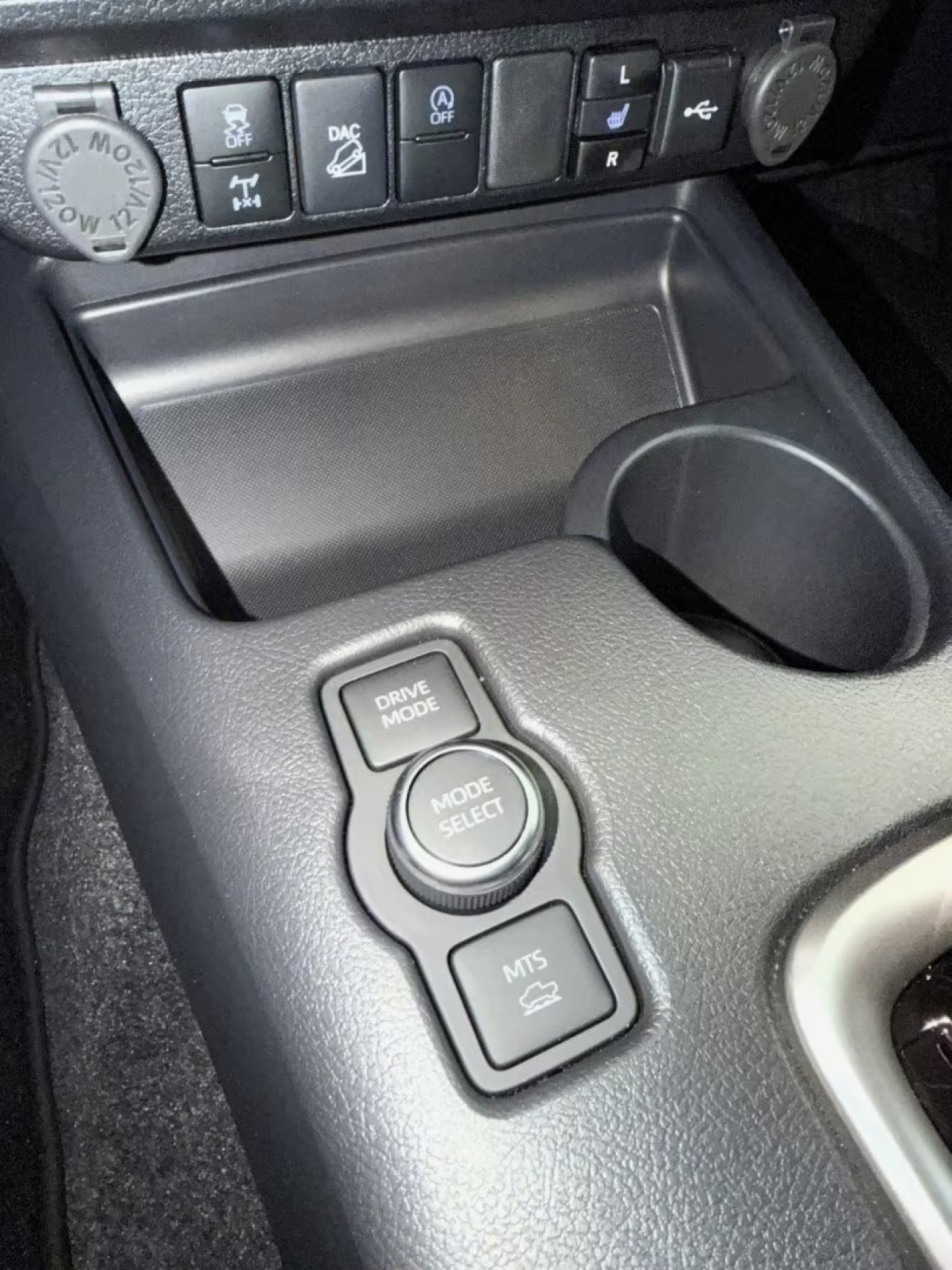 Toyota Hilux Executive - foto 18
