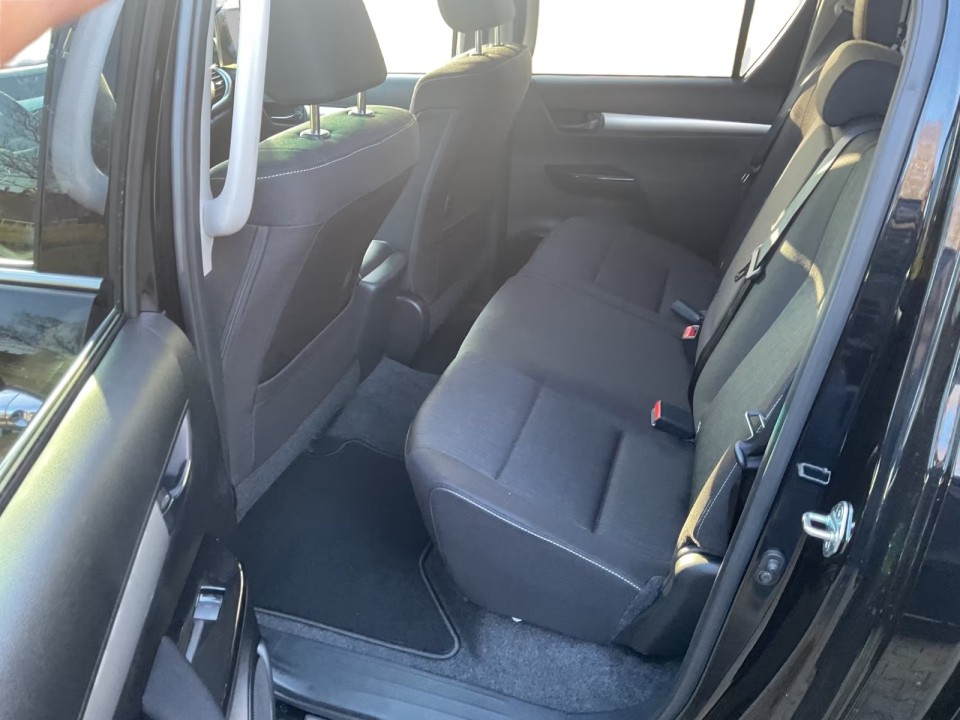 Toyota Hilux - foto 11