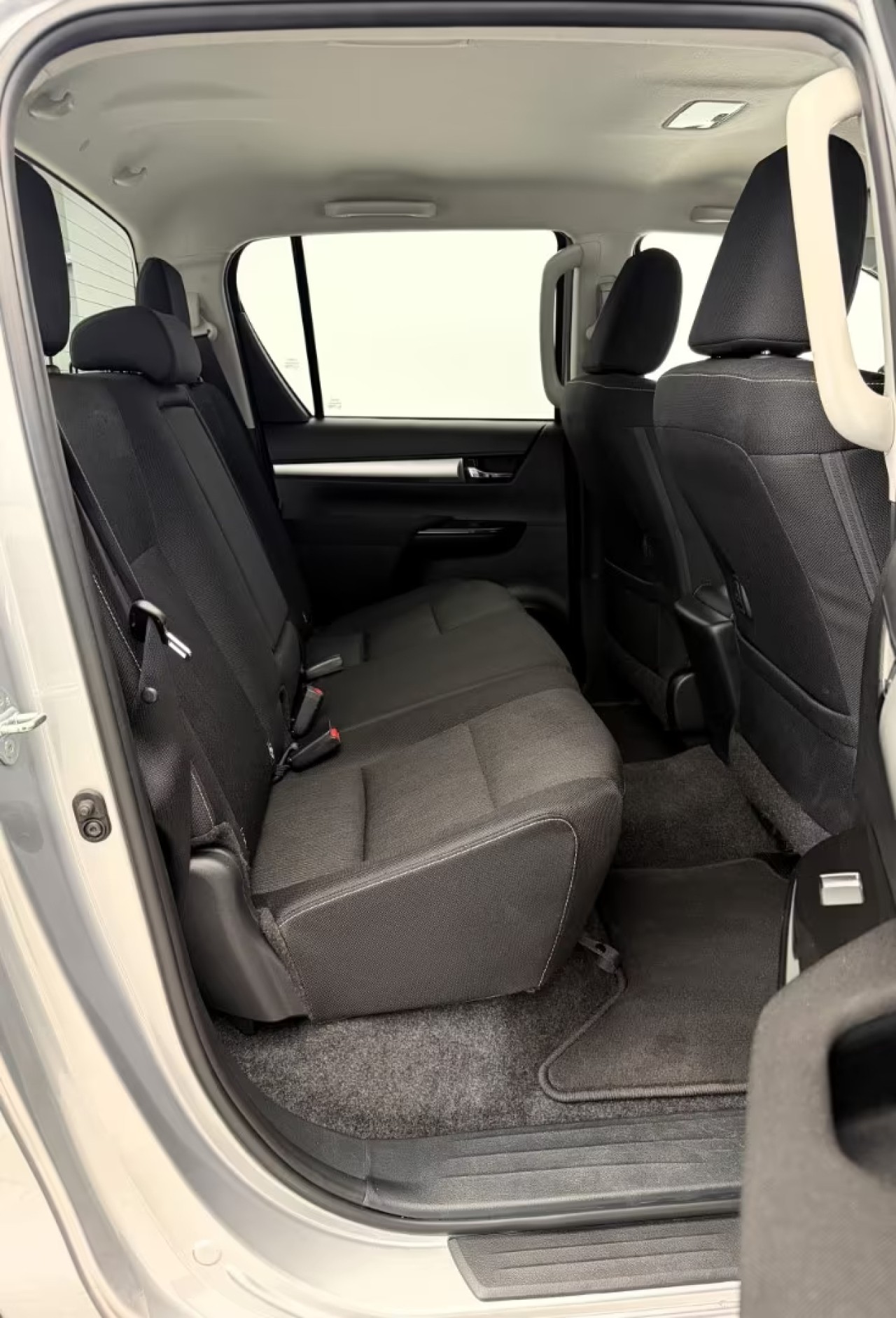 Toyota Hilux - foto 12
