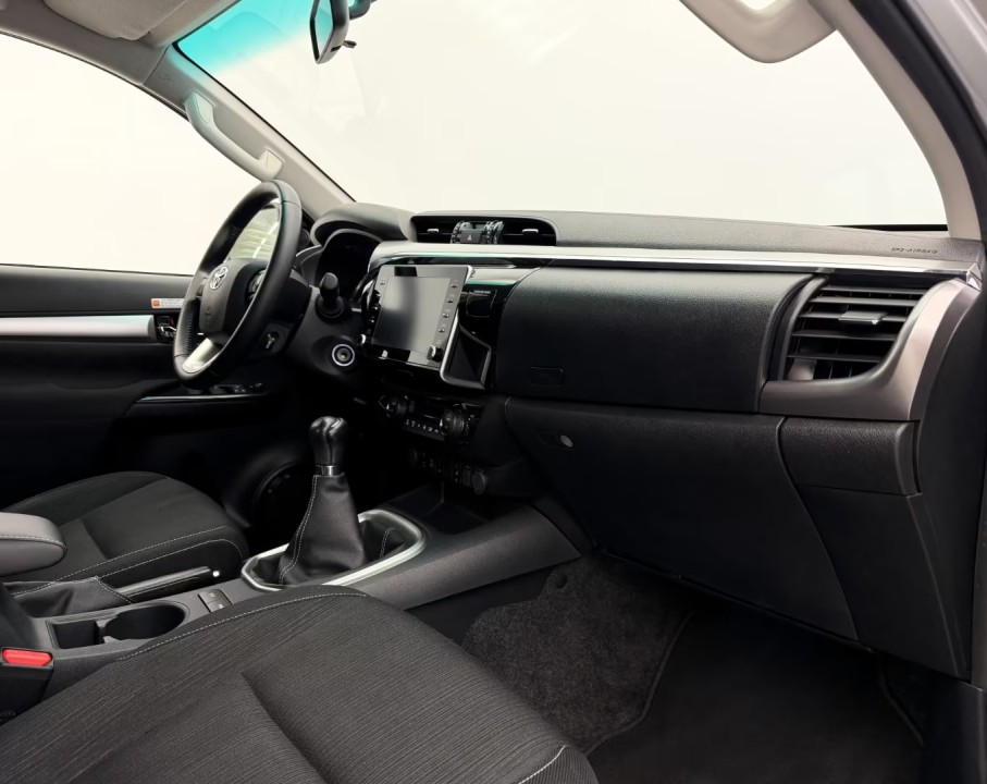 Toyota Hilux - foto 14
