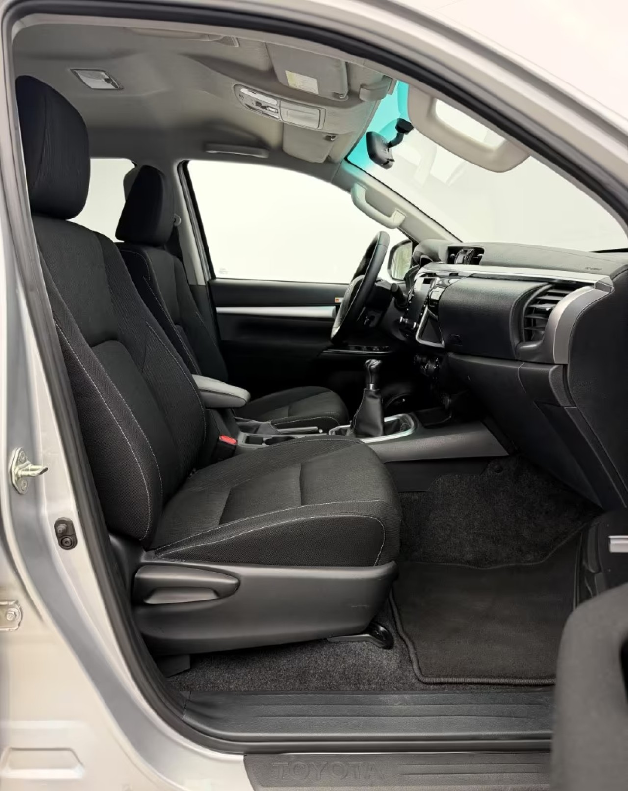 Toyota Hilux - foto 13