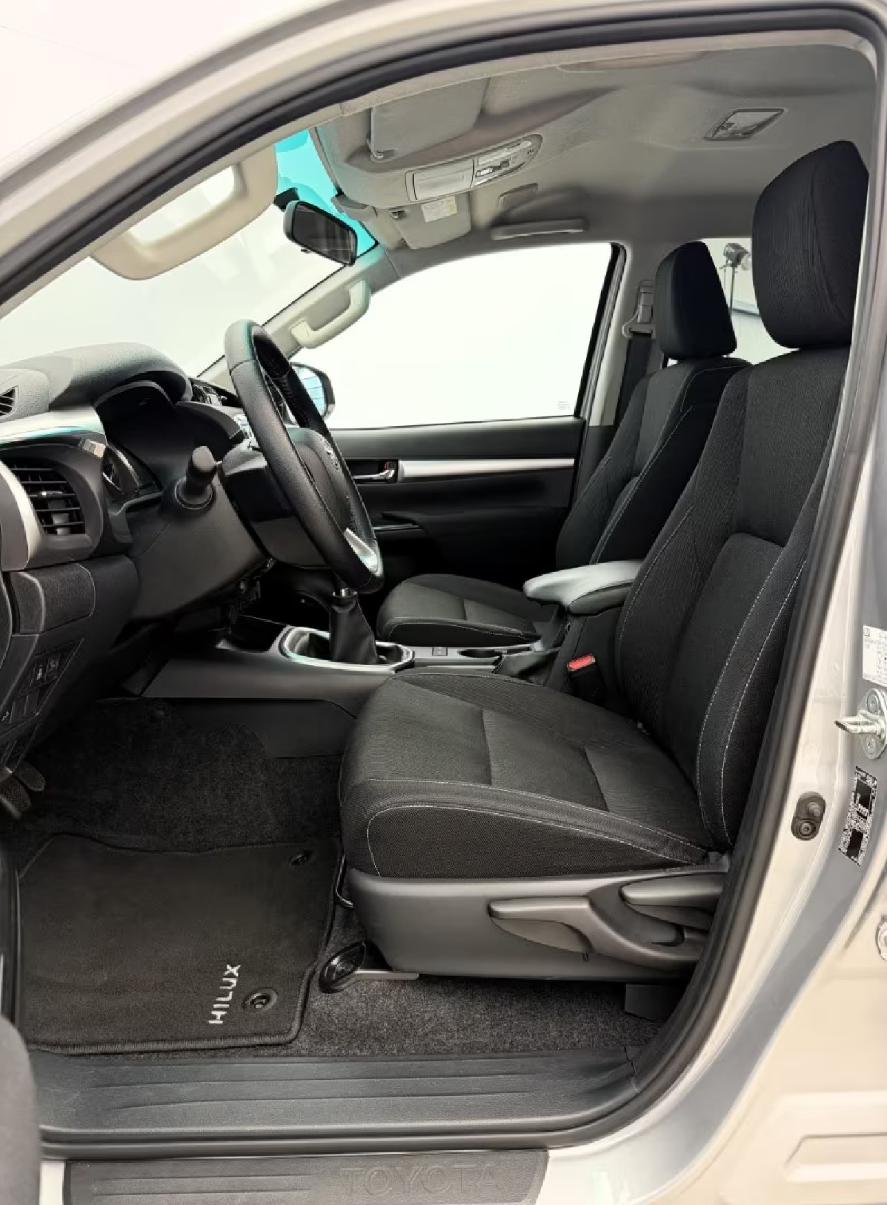 Toyota Hilux - foto 10