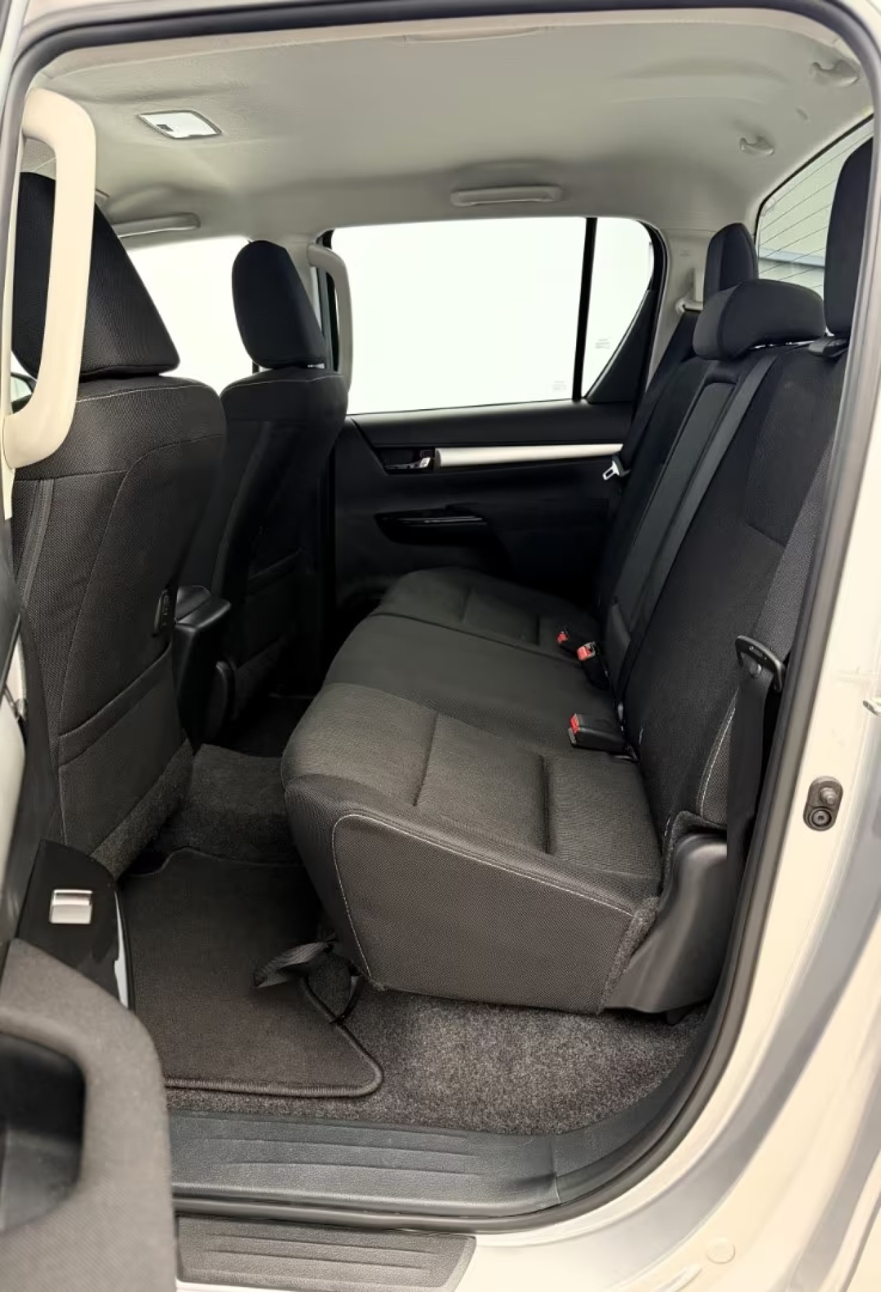 Toyota Hilux - foto 11