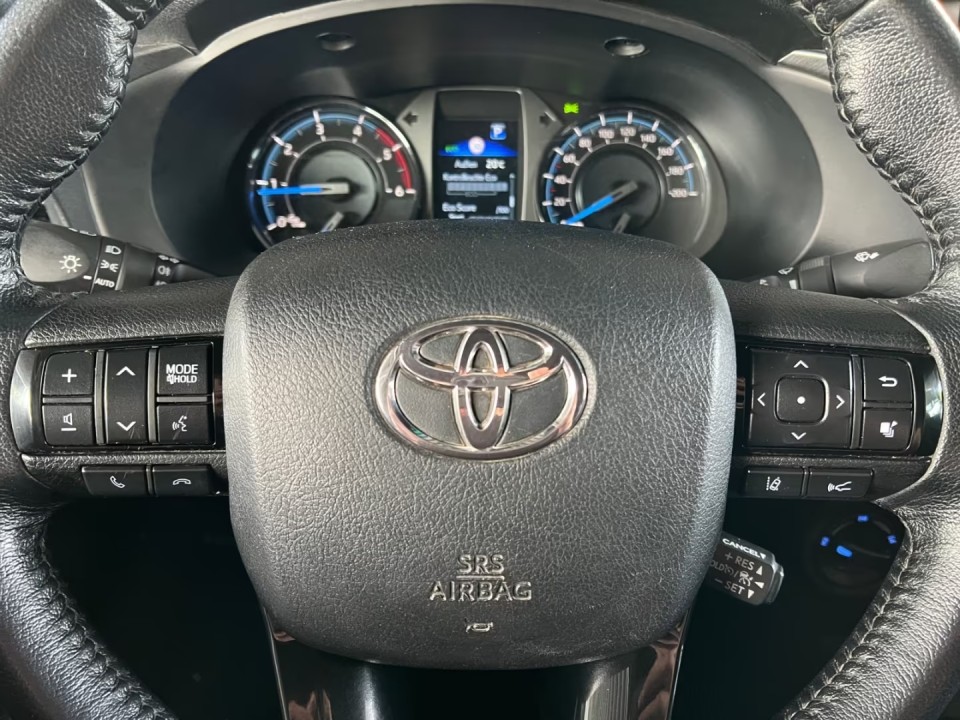 Toyota Hilux Invincible - foto 15