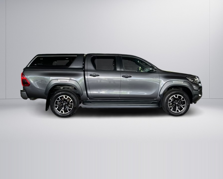 Toyota Hilux Invincible (2)