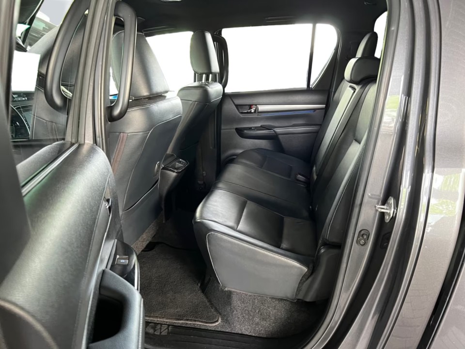 Toyota Hilux Invincible - foto 10