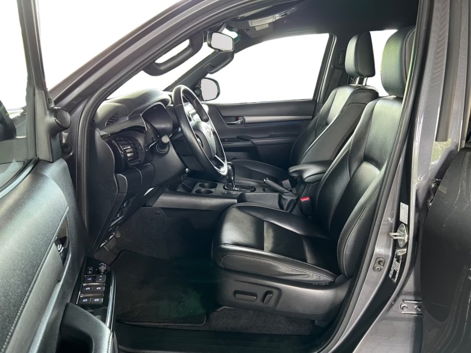 Toyota Hilux Invincible - foto 9