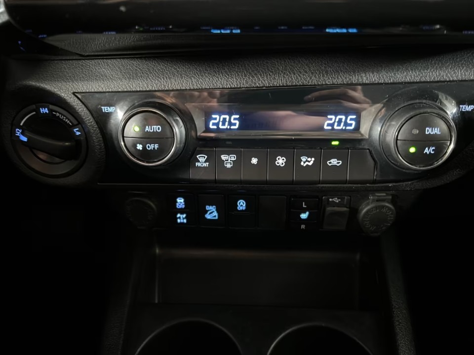 Toyota Hilux Invincible - foto 16