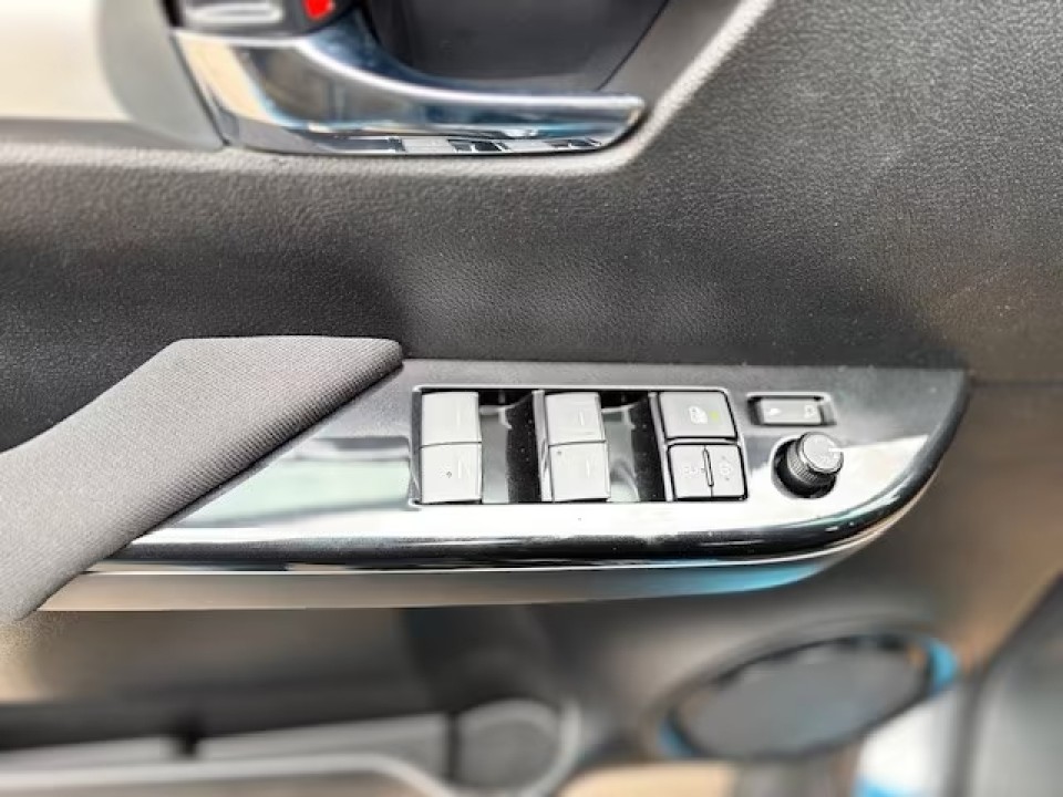Toyota Hilux - foto 12