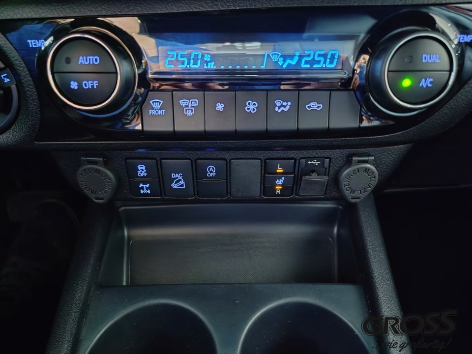 Toyota Hilux Invincible - foto 17