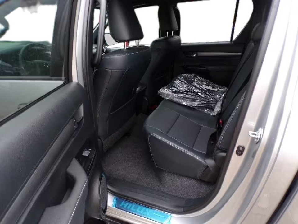 Toyota Hilux Invincible - foto 11