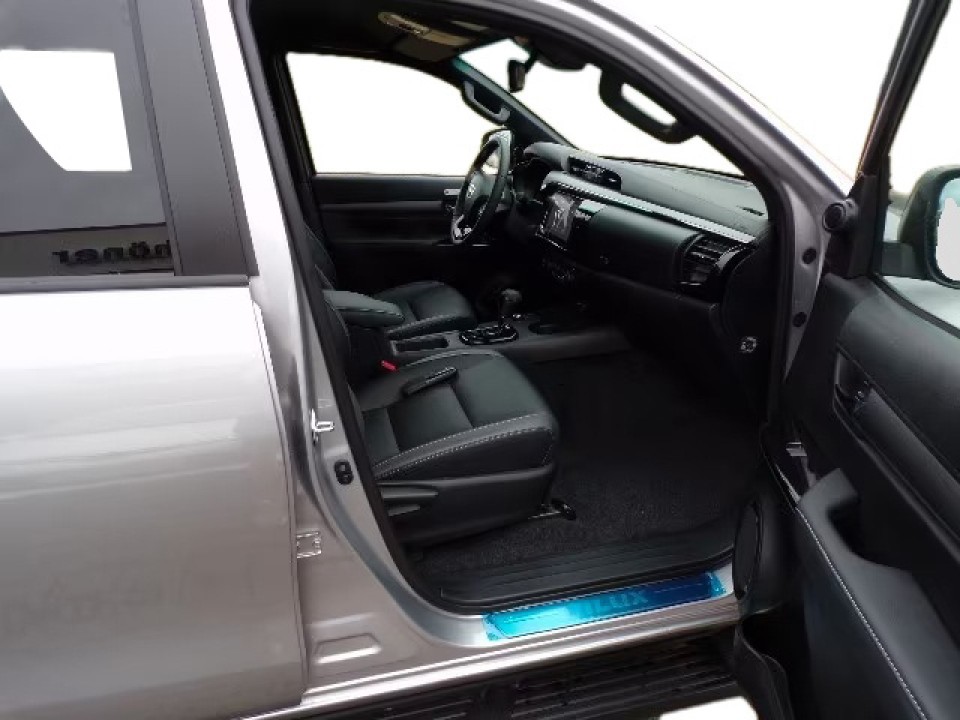 Toyota Hilux Invincible - foto 10
