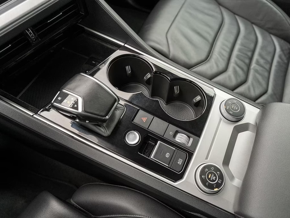 Volkswagen Touareg - foto 6
