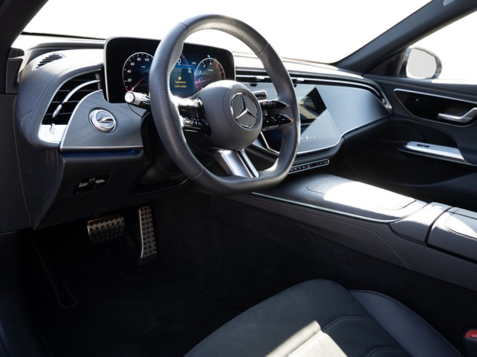 Mercedes-Benz E 200 4MATIC (3)