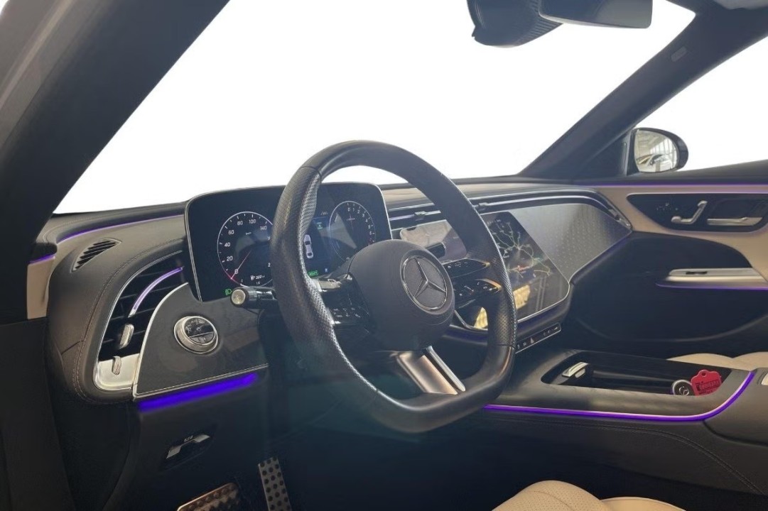 Mercedes-Benz E 300e 4MATIC AMG Line - foto 8