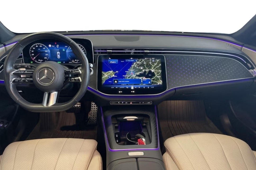 Mercedes-Benz E 300e 4MATIC AMG Line - foto 6