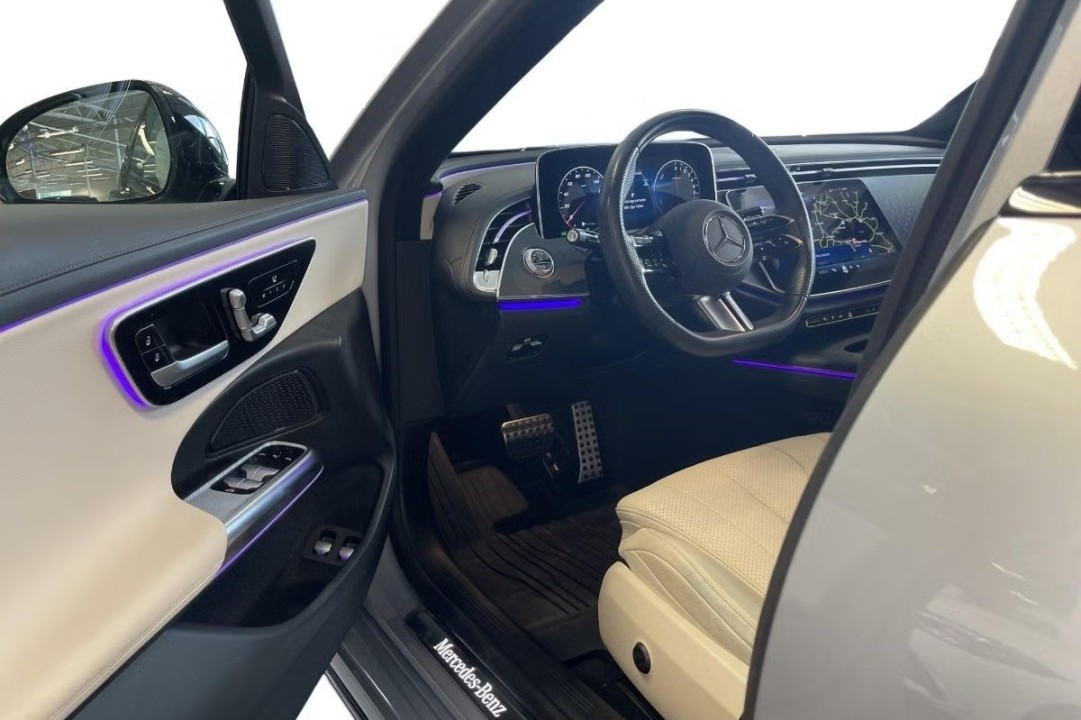 Mercedes-Benz E 300e 4MATIC AMG Line - foto 10