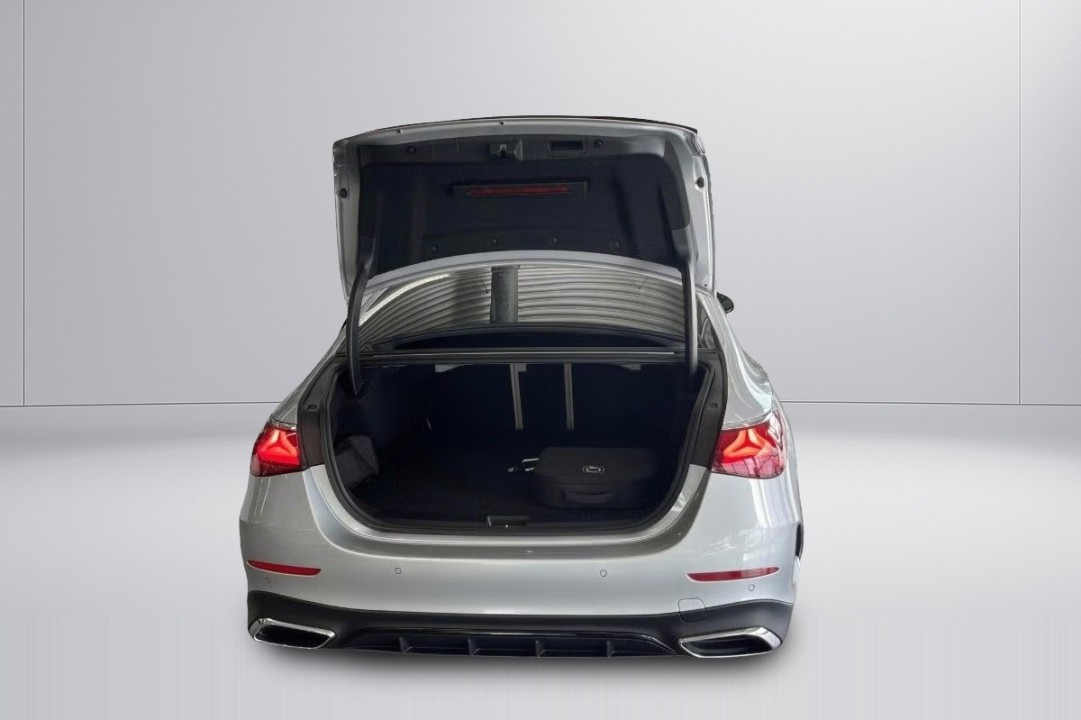 Mercedes-Benz E 300e 4MATIC AMG Line - foto 17