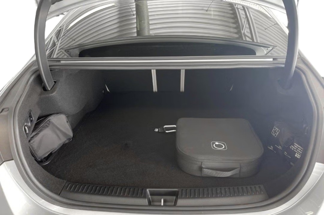Mercedes-Benz E 300e 4MATIC AMG Line - foto 18