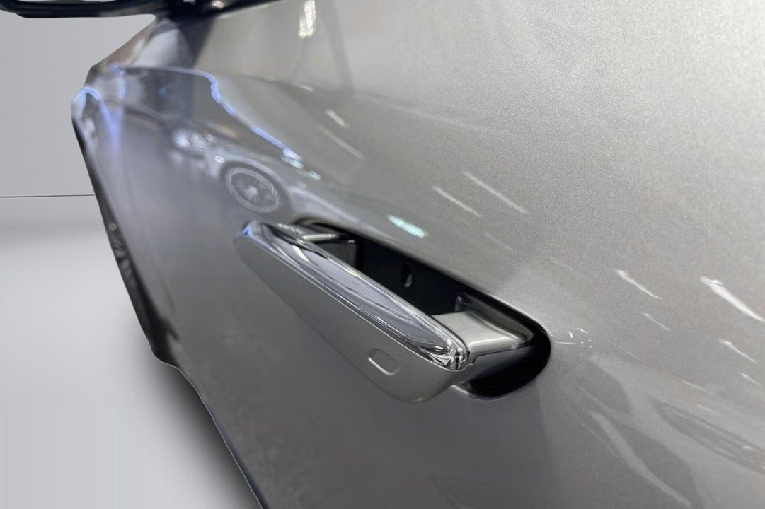 Mercedes-Benz E 300e 4MATIC AMG Line - foto 19