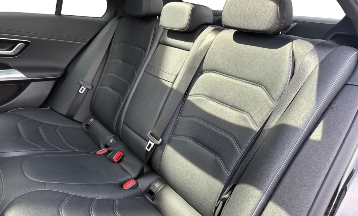 Mercedes-Benz E 450d 4MATIC AMG - foto 8