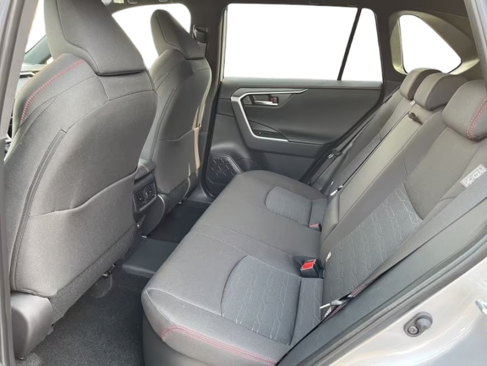 Toyota RAV4 - foto 13
