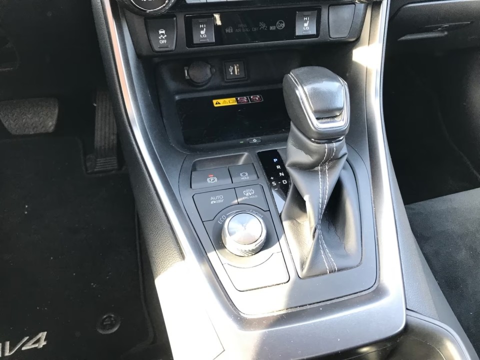 Toyota RAV4 - foto 16