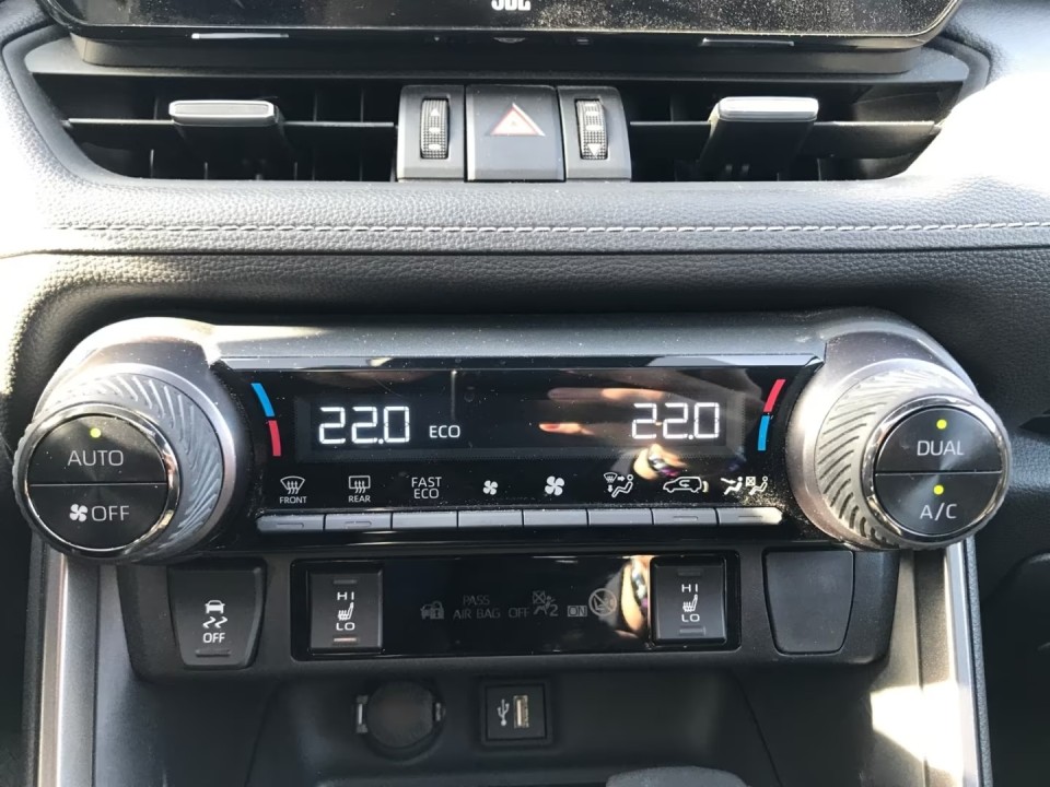 Toyota RAV4 - foto 17