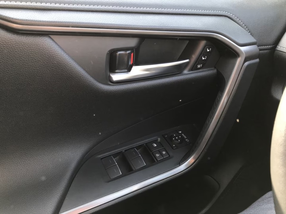 Toyota RAV4 - foto 24