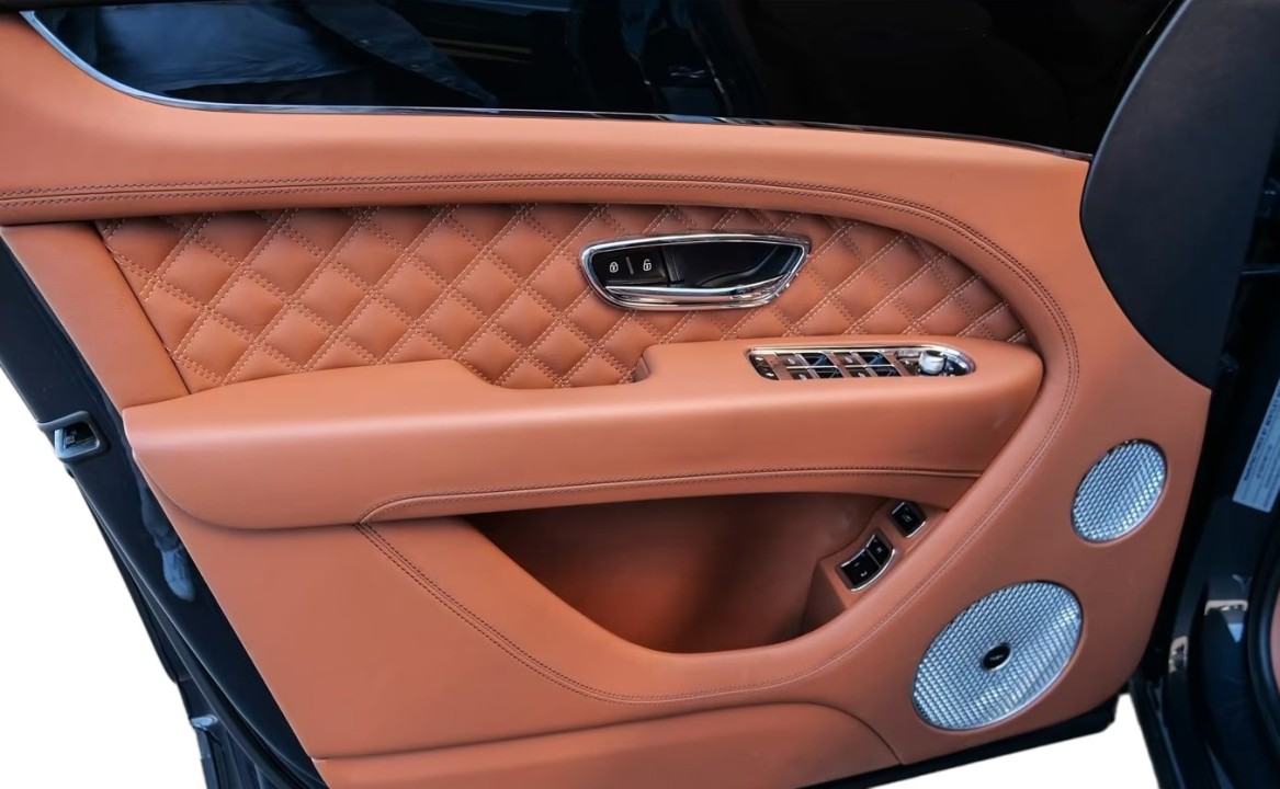 Bentley Bentayga V8 Azure - foto 18