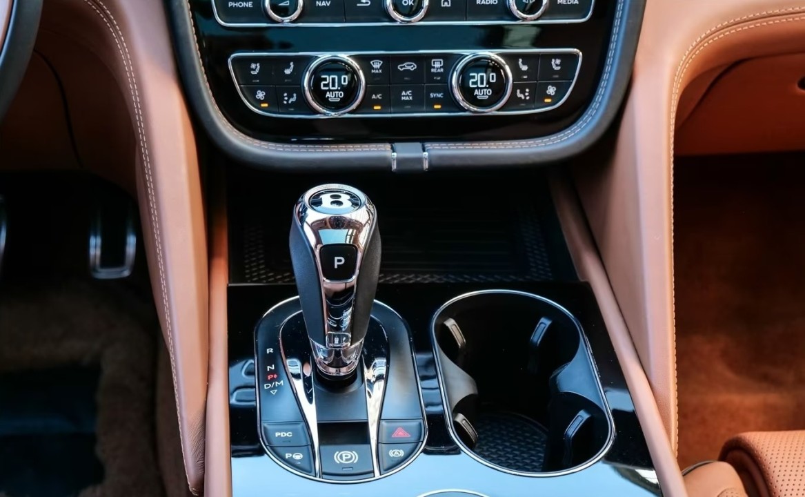Bentley Bentayga V8 Azure - foto 12