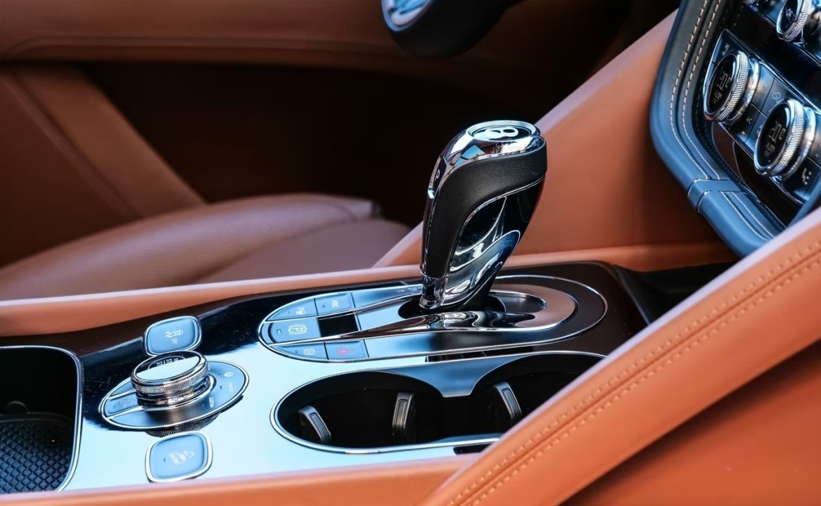 Bentley Bentayga V8 Azure - foto 13
