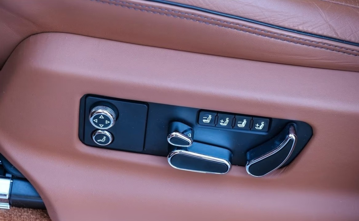 Bentley Bentayga V8 Azure - foto 21