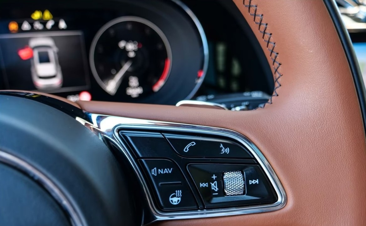 Bentley Bentayga V8 Azure - foto 11