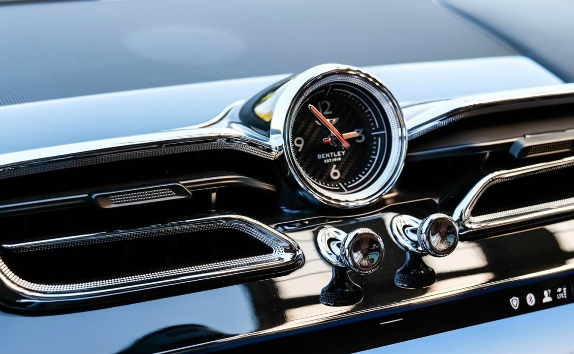 Bentley Bentayga V8 Azure - foto 16