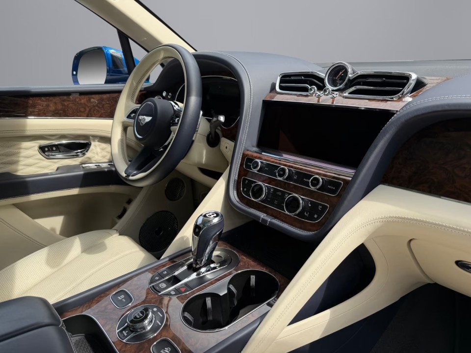 Bentley Bentayga Azure - foto 12