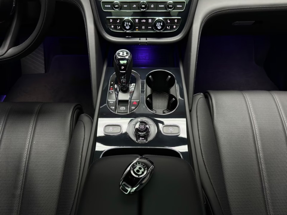 Bentley Bentayga - foto 16
