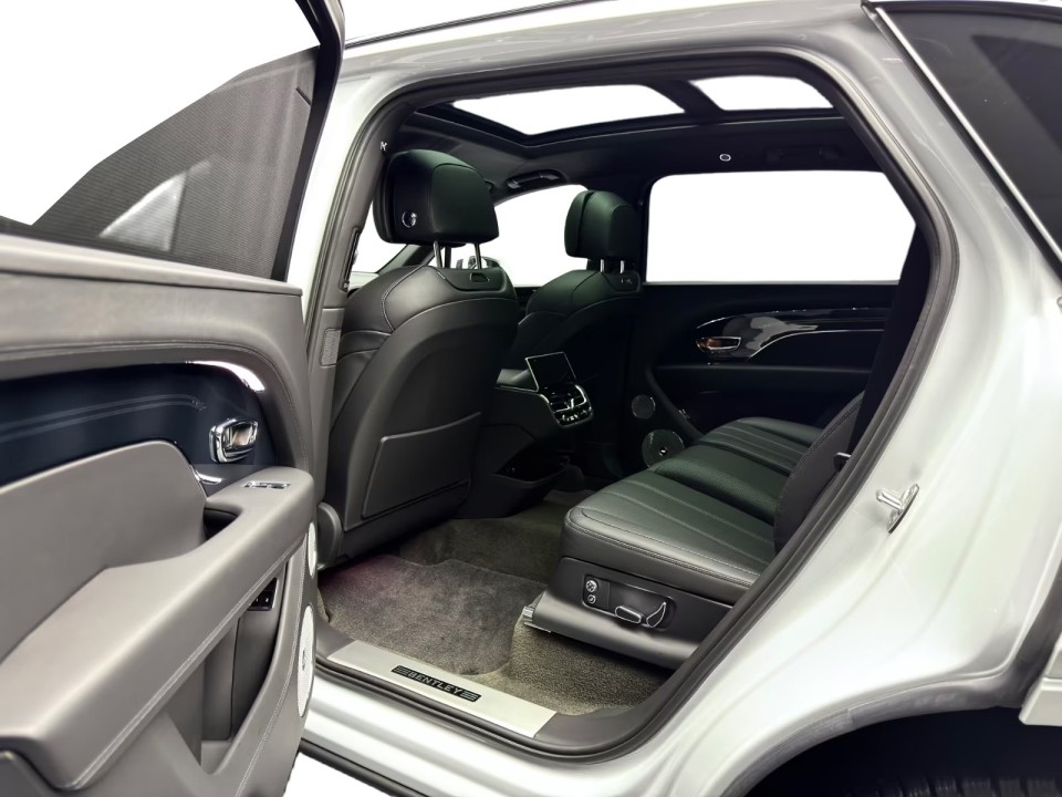 Bentley Bentayga - foto 30