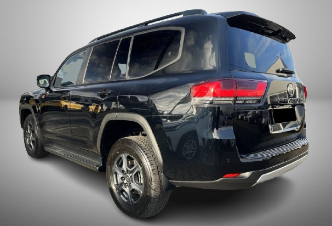 Toyota Land Cruiser (J300) 3.3d V6 GR-Sport (4)