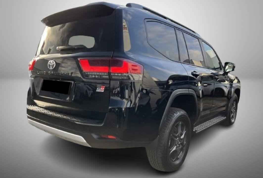 Toyota Land Cruiser (J300) 3.3d V6 GR-Sport (5)