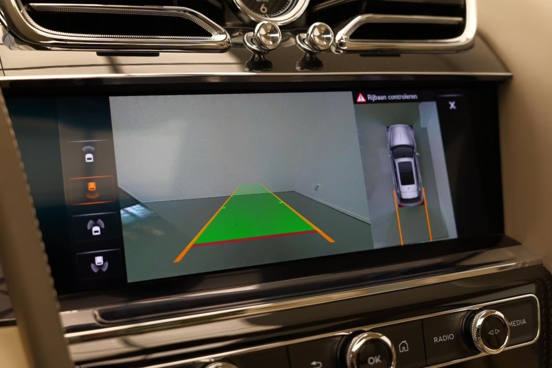 Bentley Bentayga V6 Hybrid - foto 26