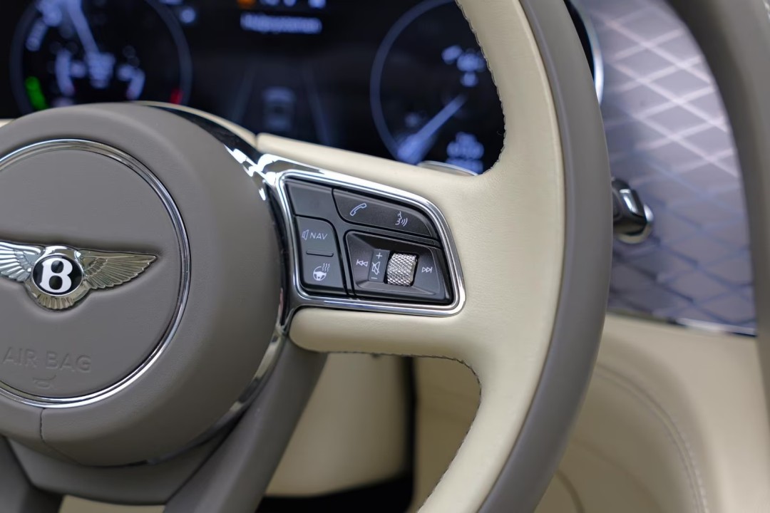 Bentley Bentayga V6 Hybrid - foto 28