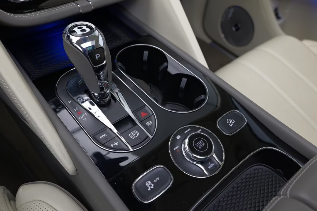 Bentley Bentayga V6 Hybrid - foto 31