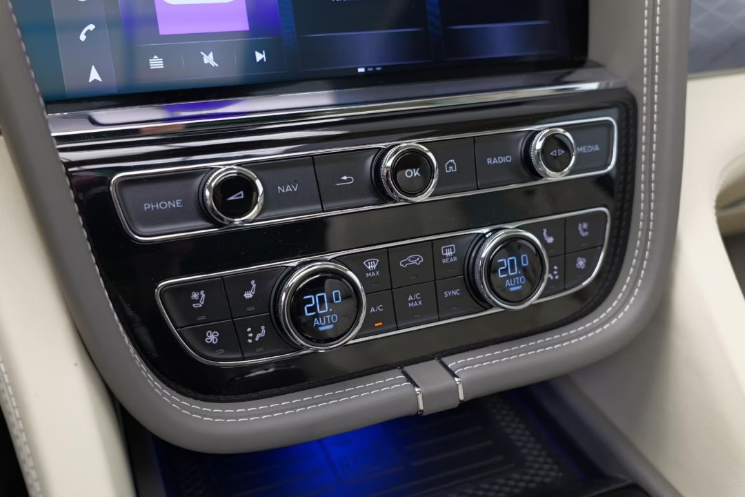 Bentley Bentayga V6 Hybrid - foto 32
